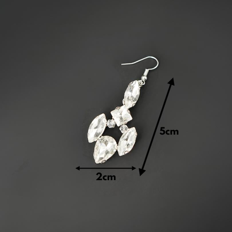 Boucles d'oreilles en cristal blanche , boucles d'oreilles pendantes en cristal, boucles d'oreilles de mariée, boucles d'oreilles blanche, boucles d'oreilles en cristal