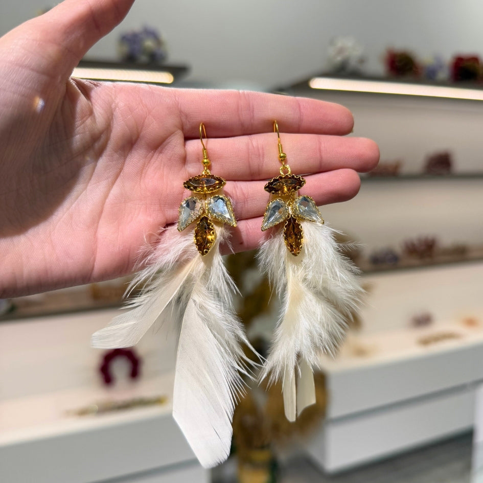 Boucles d’oreilles avec plumes doré et cristaux