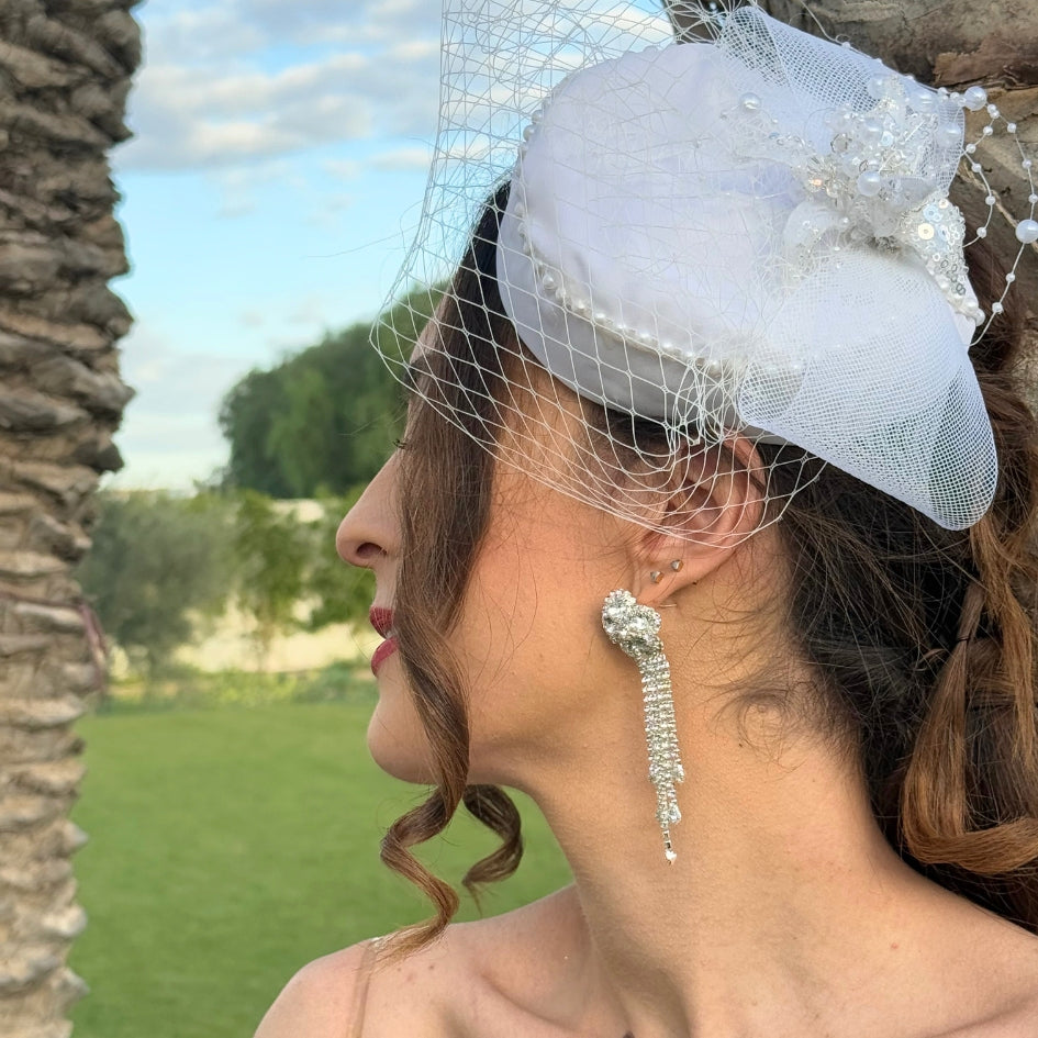 Boucles d'oreilles longues en strass argenté - Bijoux élégants pour femme