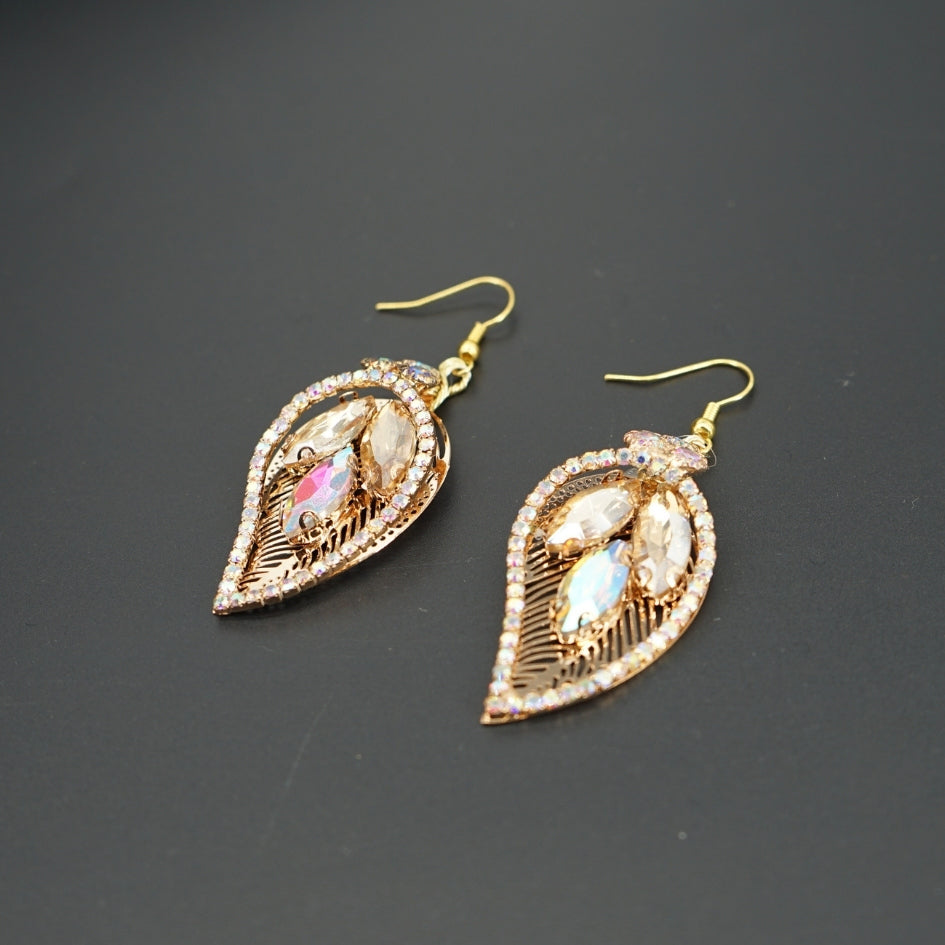 Boucles d’oreilles pendantes cristal et feuille dorée