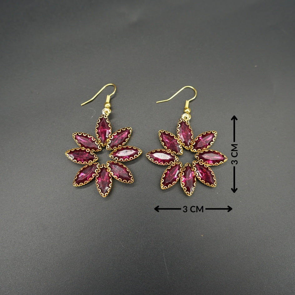 Boucles d'oreilles scintillantes avec design floral en strass mauve