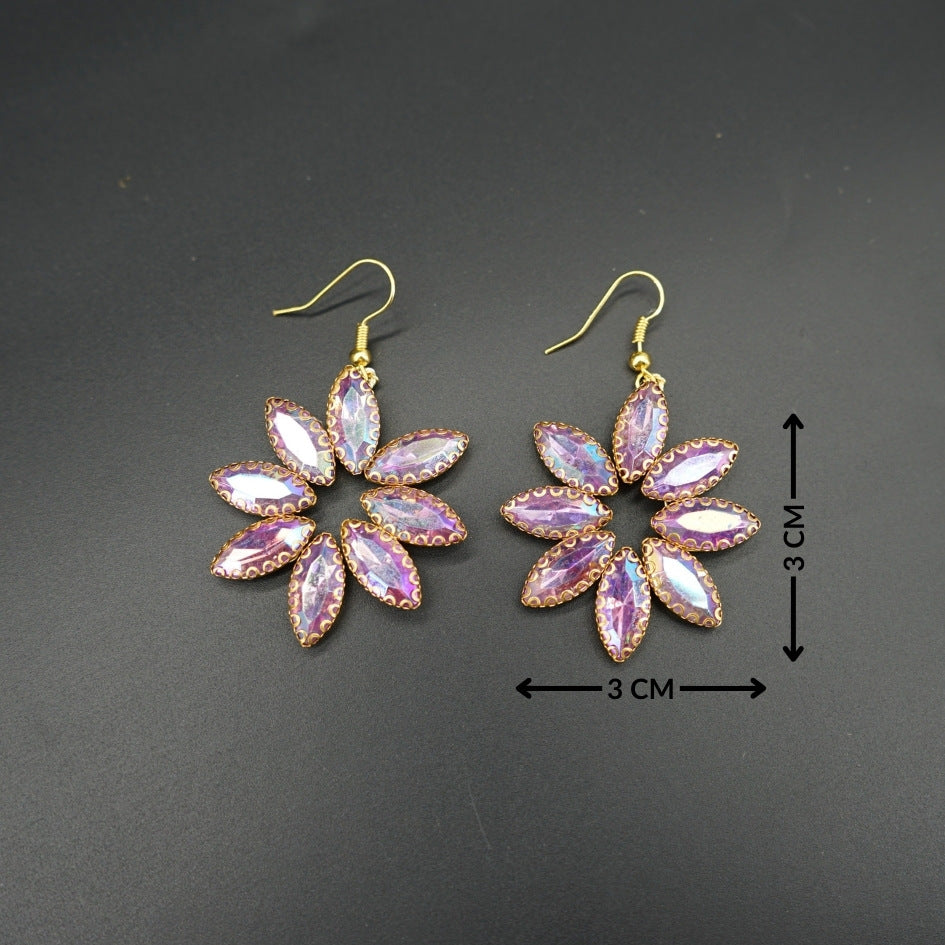 Boucles d'oreilles scintillantes avec design floral en strass violet