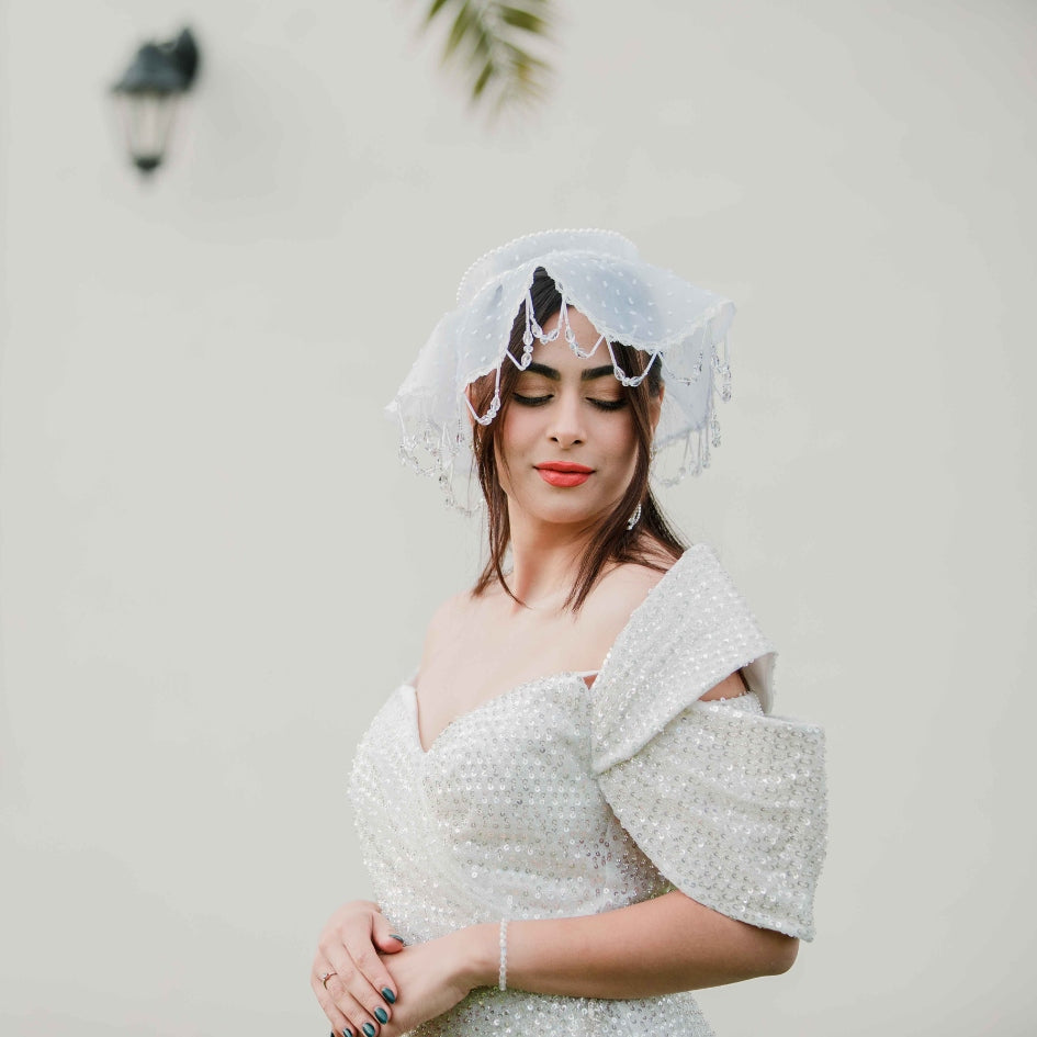 Chapeau de cérémonie blanc à fleurs perlées blanc