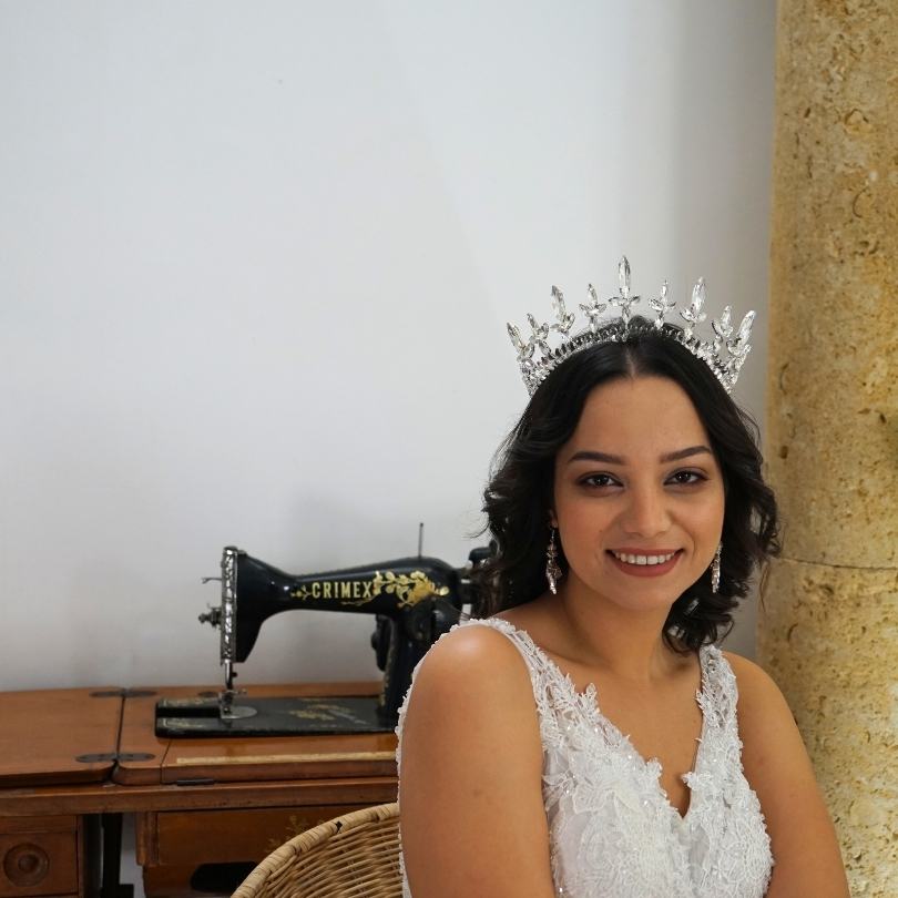 Couronne de halo avec des pierres précieuses blanches, couronne de mariée Halo de mariage , casque Halo, couronne de reine, couronne de festival et mariage