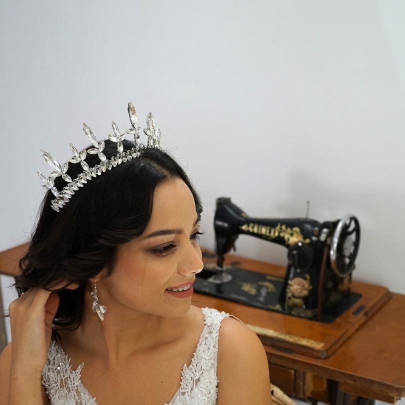 Couronne de halo avec des pierres précieuses blanches, couronne de mariée Halo de mariage , casque Halo, couronne de reine, couronne de festival et mariage