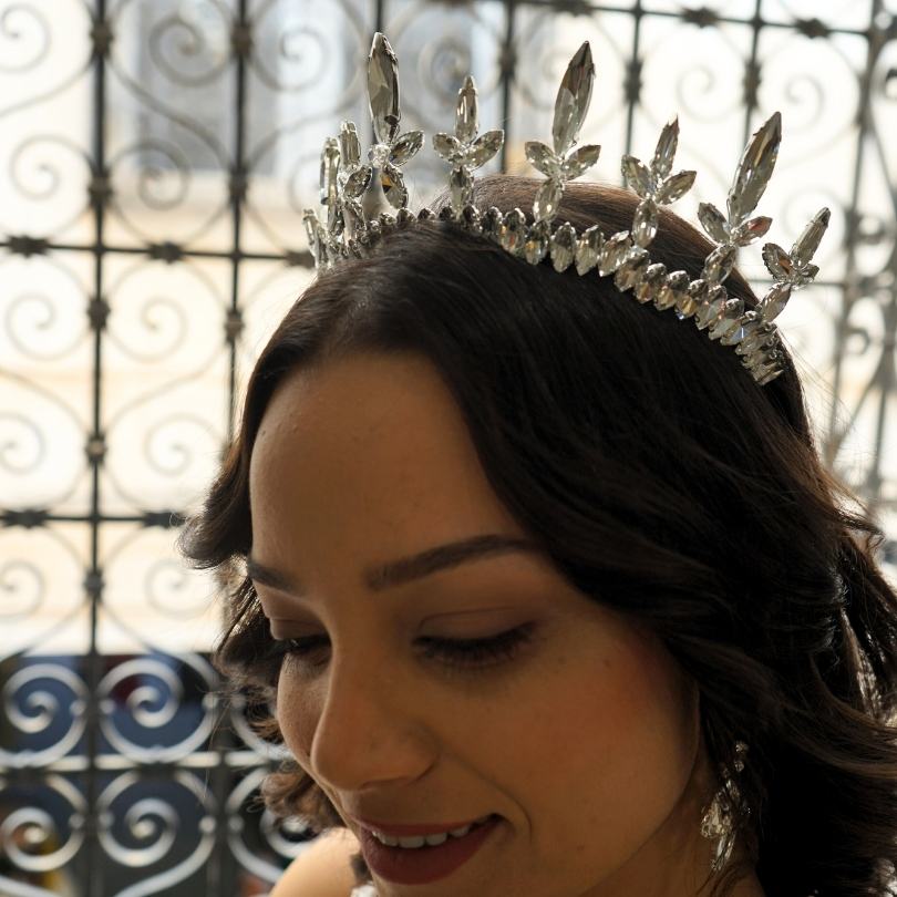 Couronne de halo avec des pierres précieuses blanches, couronne de mariée Halo de mariage , casque Halo, couronne de reine, couronne de festival et mariage