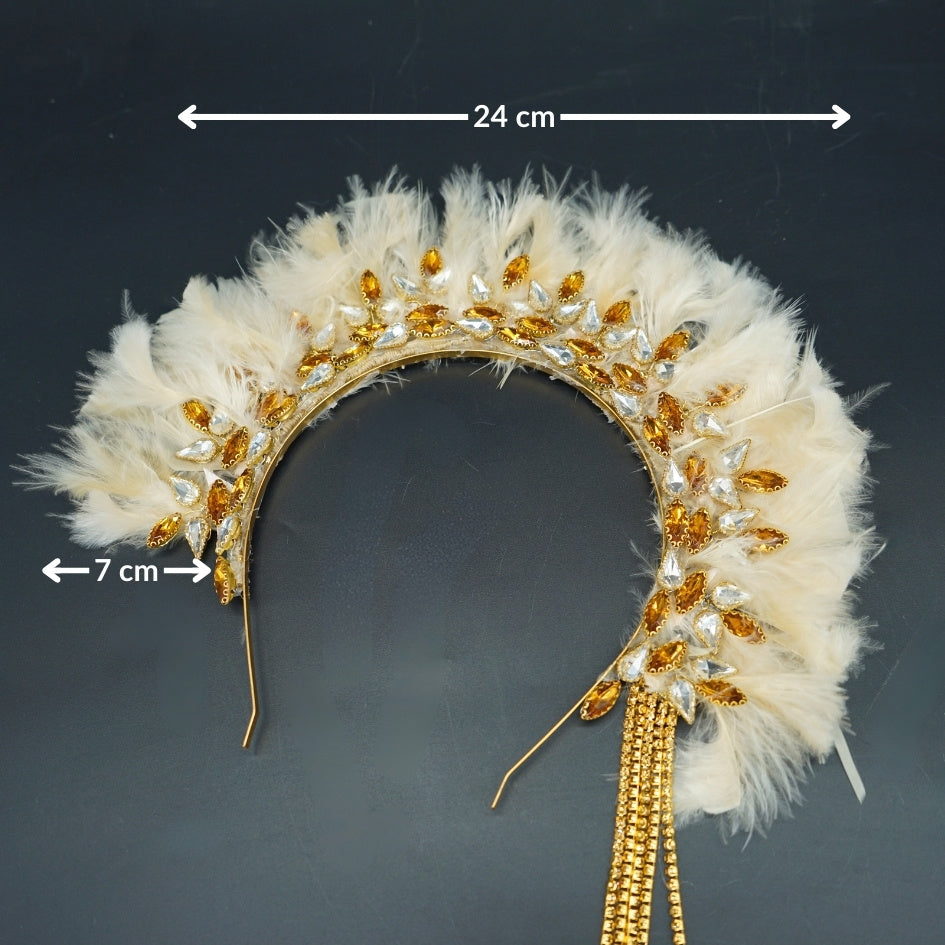 Couronne doré avec des plumes et une Chain