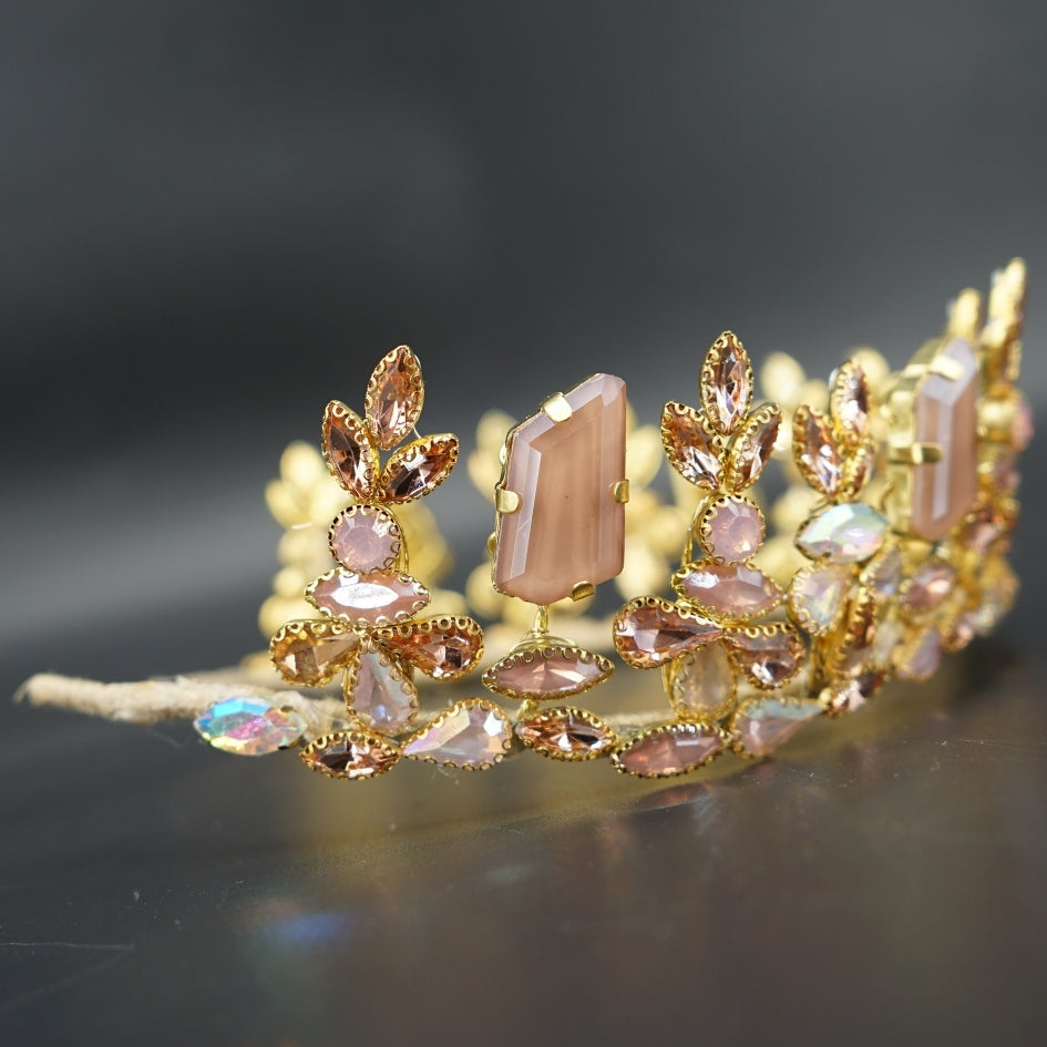 Couronne dorée et rose avec cristaux scintillants