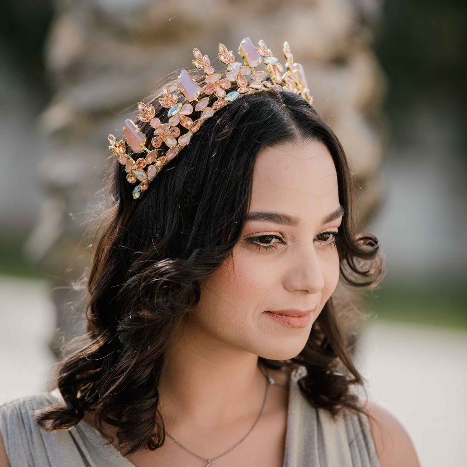 Couronne dorée et rose avec cristaux scintillants