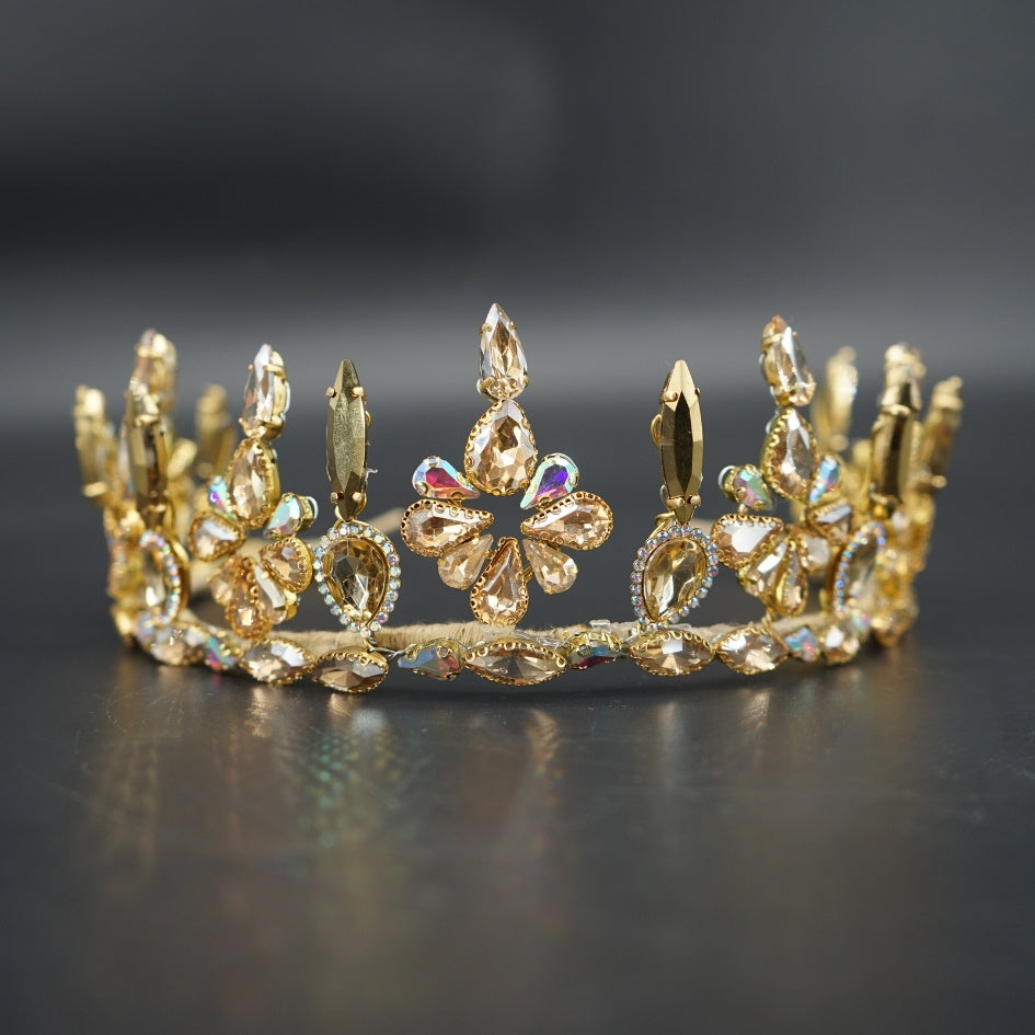 Couronne fleurie en strass doré, bijou de tête glamour pour événement