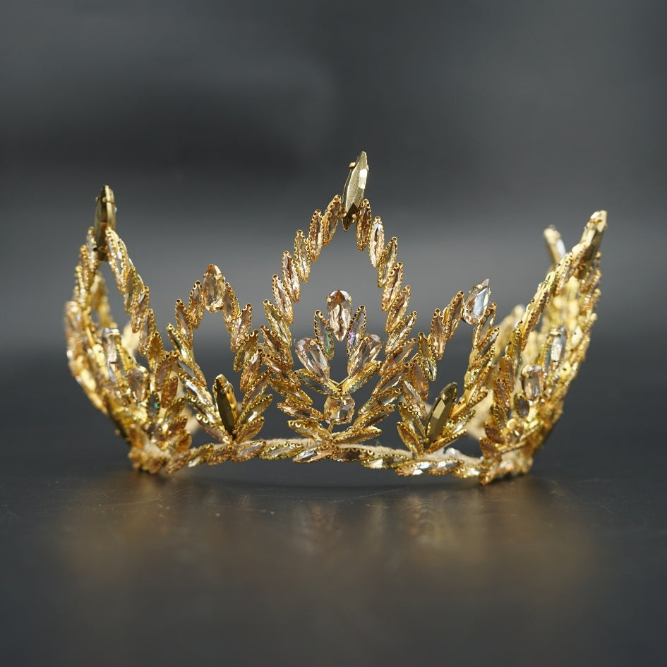 Couronne royal doré de mariage