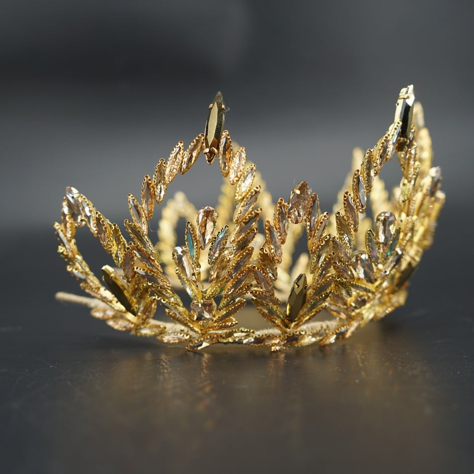 Couronne royal doré de mariage